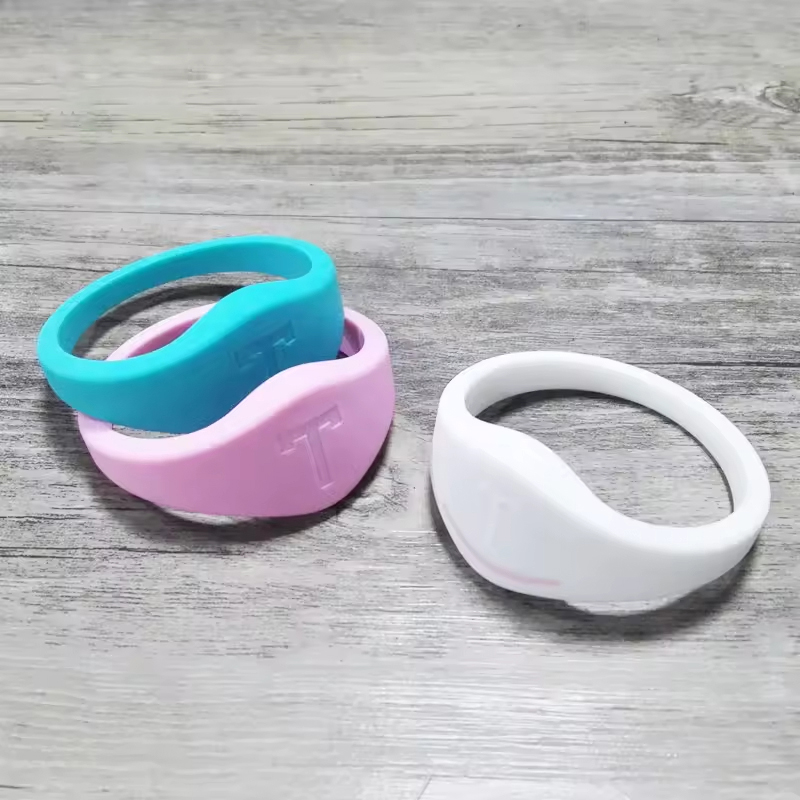 نطاق ترددي 13.56 ميجاهرتز